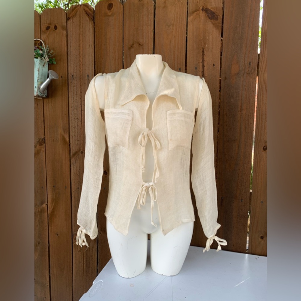 Vintage MANOLO Made in USA detachable-sleeve blouse.